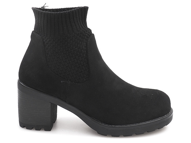 Черные утепленные ботинки на каблуке D2130